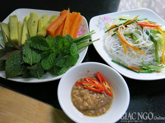 Mùng một ăn gỏi cuốn chay ảnh 1 IMG_0089.jpg