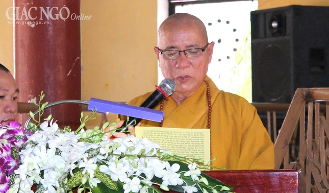 HT Quang Hien - doc dien van khai mac.jpg