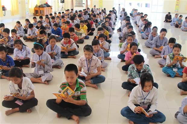 300 học sinh đi tu, nghe chia sẻ về chủ quyền biển đảo ảnh 1 nghe an.jpg