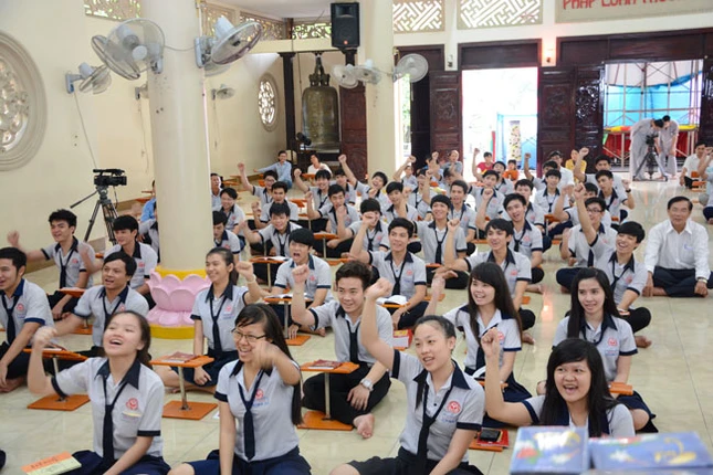 400 sĩ tử tới chùa Hoằng Pháp "thắp sáng niềm tin" ảnh 3 1 hoang phap 3.jpg