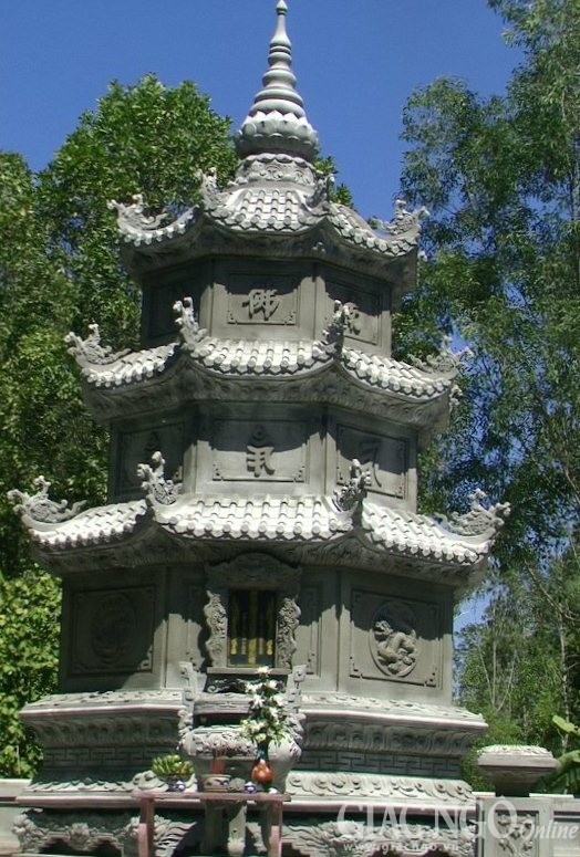 Tưởng niệm Tổ khai sơn chùa Phước Duyên ảnh 2 thap to.jpg