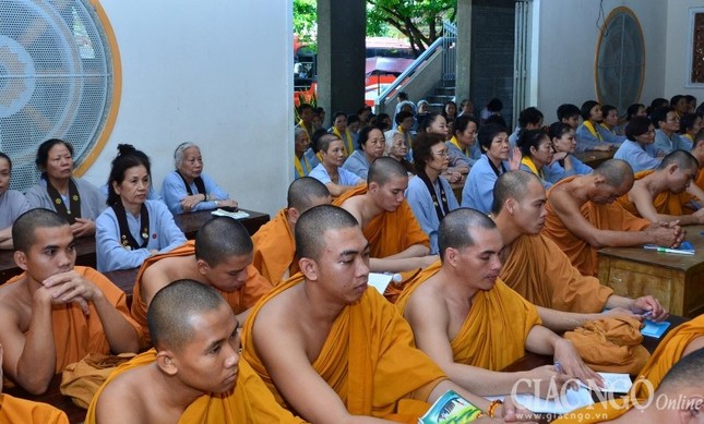 HT.Thích Trí Quảng sách tấn hành giả tại TX.Trung Tâm ảnh 3 tx trung tam7.jpg