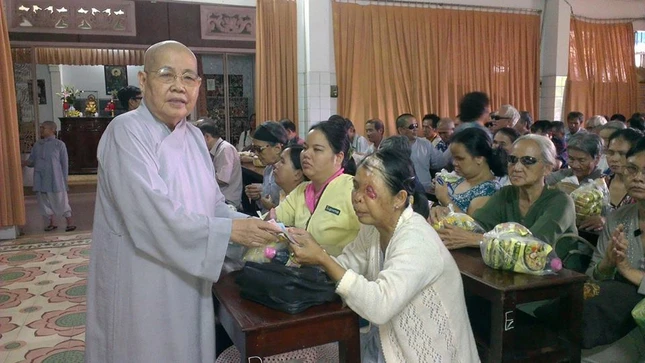 Phổ biến Hiến pháp đến Ni chúng chùa Phước Viên ảnh 2 pvien tang qua.jpg