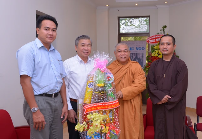 Các ban ngành TP thăm, chúc mừng báo Giác Ngộ ảnh 1 BTN_0042r.jpg