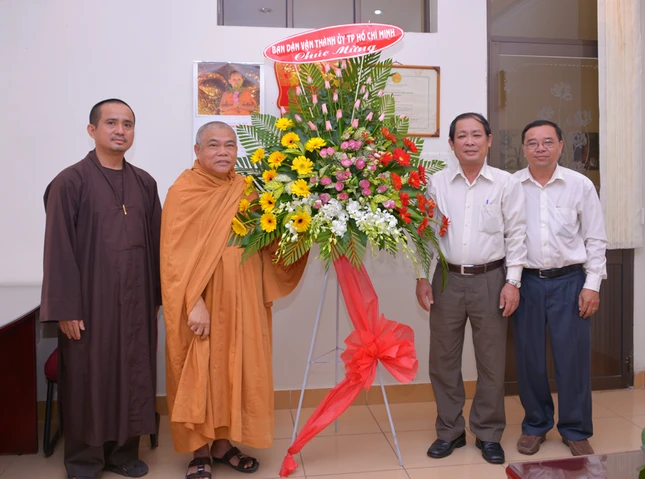 Các ban ngành TP thăm, chúc mừng báo Giác Ngộ ảnh 2 BTN_0054r.jpg