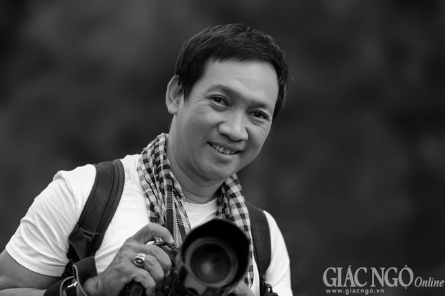 nghe sy tran the phong_bw.jpg