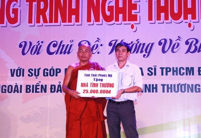 Tiệc buffet gây quỹ hướng về biển đảo ảnh 3 IMG_1493.JPG