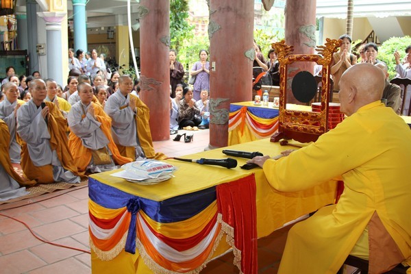 Ni giới phía Bắc cúng dường các trường hạ ảnh 4 anh cung duong 2.jpg