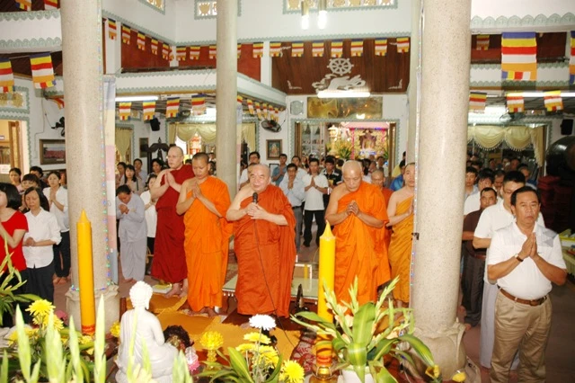 H_nh 1 - Khung c_nh bu_i l_ d_ng y t_m m_a t_i ch_a Ph_ Minh.jpg