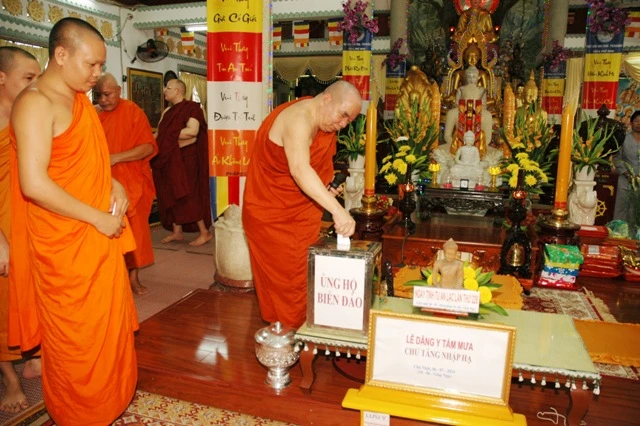 H_nh 2 - Tr_ tr_ ch_a Ph_ Minh HT.Th_ch Thi_n T_m quy_n g_p _ng h_ bi_n __o.jpg