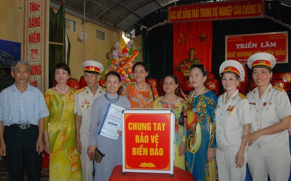 1 trien lam 1.jpg