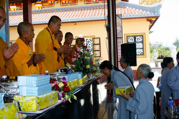 Khóa tu Bát Quan trai tại chùa Huệ Quang, Kỳ Viên ảnh 1 anh nguyen ha.jpg