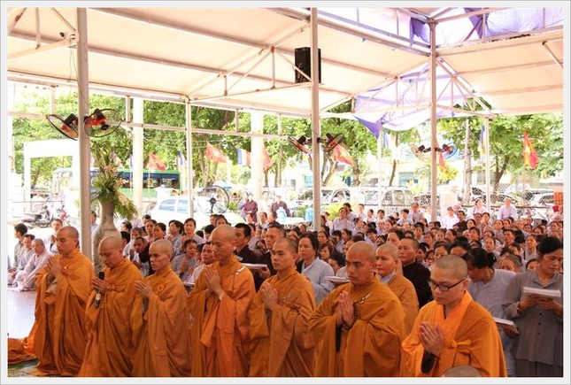 Trang nghiêm lễ Bố-tát của chư Tăng tỉnh Nghệ An ảnh 2 tung gioi 1.jpg