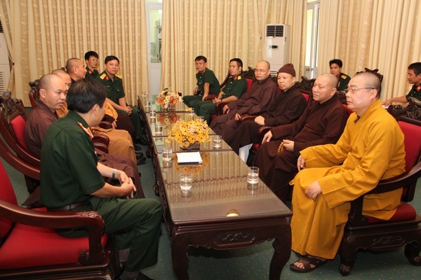 GHPGVN động viên chiến sĩ vụ máy bay rơi ở Hà Nội ảnh 1 camvan 1.jpg