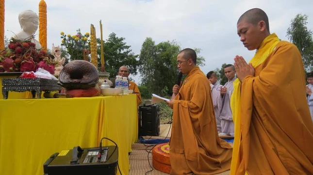 anh chua que huong.jpg