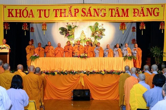 Hoa Kỳ: 300 người dự khóa tu “Thắp sáng tâm đăng” ảnh 1 thapsang 1.jpg