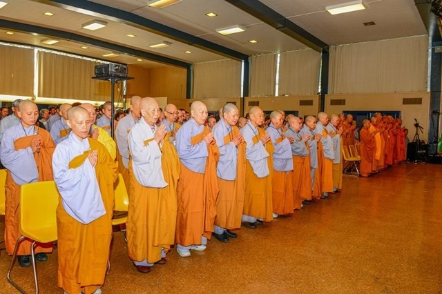 Hoa Kỳ: 300 người dự khóa tu “Thắp sáng tâm đăng” ảnh 2 thapsang 4.jpg