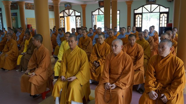 Ban Hoằng pháp T.Ư thăm trường hạ tỉnh Bình Định ảnh 3 bd 3.jpg