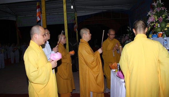 Nghệ An: Cầu siêu, thắp nến tri ân các anh hùng liệt sĩ ảnh 2 htinh 2.jpg