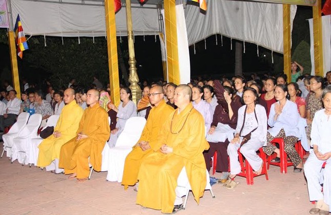 Nghệ An: Cầu siêu, thắp nến tri ân các anh hùng liệt sĩ ảnh 1 htinh 3.jpg