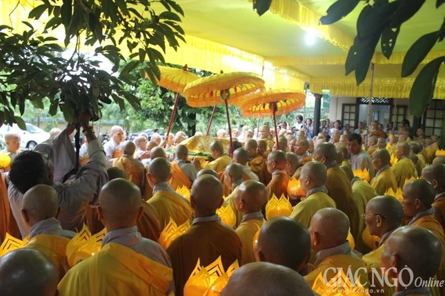 Lễ nhập kim quan nhục thân NT.Thích nữ Viên Minh ảnh 4 hue4.jpg