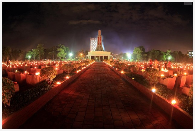 Nghệ An: Cầu siêu, thắp nến tri ân các anh hùng liệt sĩ ảnh 6 tuong niem3.jpg