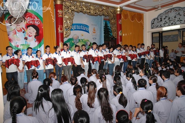 Hơn 400 thanh thiếu niên đến với "Bông hồng cài áo" ảnh 5 ANH QA (3).jpg