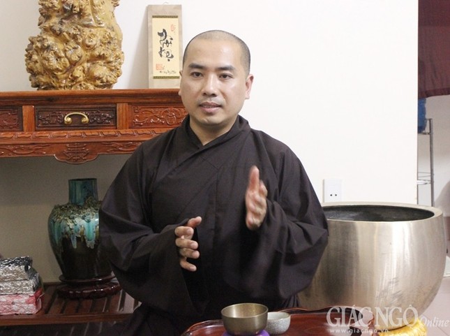 Thực tập thiền với thầy Minh Niệm ảnh 1 anh thay Minh Niem.jpg