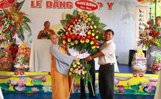 Lễ dâng y và cài hoa hồng tại chùa Tân Minh ảnh 1 tan minh6.JPG