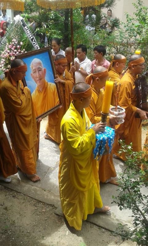 Phụng tống kim quan HT.Thích Chơn Định nhập bảo tháp ảnh 1 kimquan7.jpg