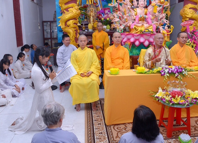 Xúc động lễ Bông hồng cài áo tại chùa Quang Minh ảnh 6 image.jpg