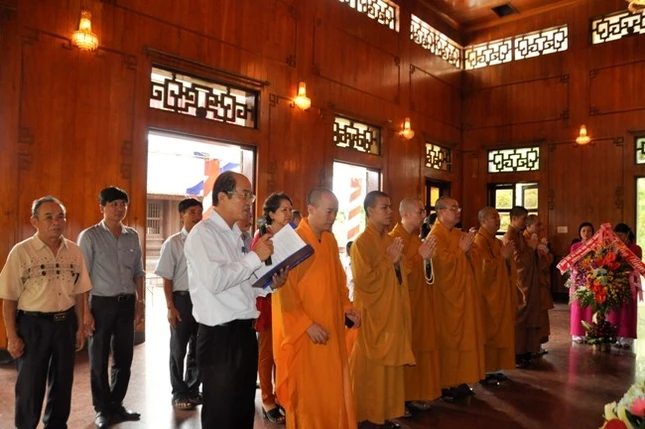 tuong niem Ho chu tich.jpg