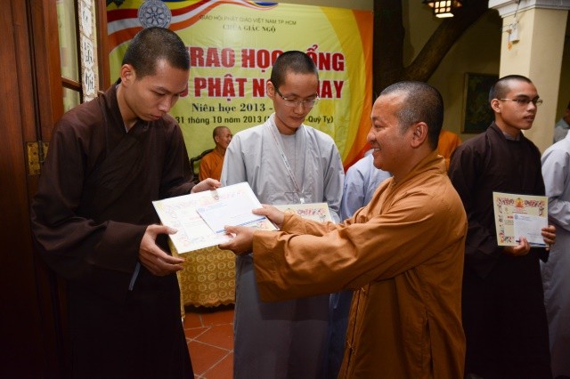 100 suất học bổng Đạo Phật Ngày Nay đang chờ Tăng Ni ảnh 1 Thay Nhat Tu 1.jpg