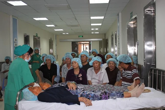 Hội Từ Tâm với hơn 1 tỷ đồng từ thiện tại Bình Định ảnh 1 dam huong 3.jpg