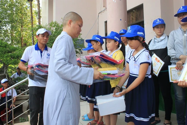 Hội Từ Tâm với hơn 1 tỷ đồng từ thiện tại Bình Định ảnh 3 dam huong 4.jpg