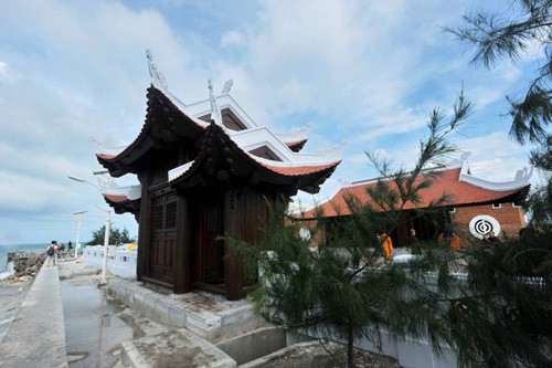 Cử 5 Tăng sĩ ra Trường Sa làm nhiệm vụ Phật sự ảnh 2