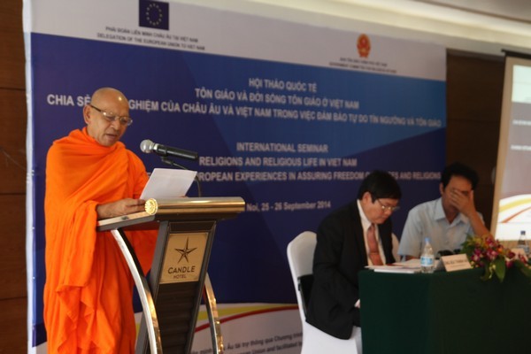 “Tôn giáo và đời sống tôn giáo ở Việt Nam” ảnh 2 1 hoi thao 2.jpg