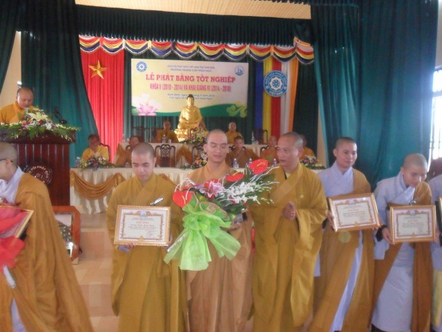 Trường TCPH Nam Định trao bằng tốt nghiệp khóa V ảnh 5 anh nd 5.jpg