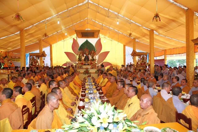 Cầu siêu anh hùng liệt sĩ tại sông Hiền Lương ảnh 2 qtri2.jpg