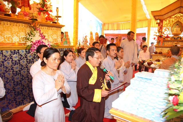 Cầu siêu anh hùng liệt sĩ tại sông Hiền Lương ảnh 3 qtri3.jpg