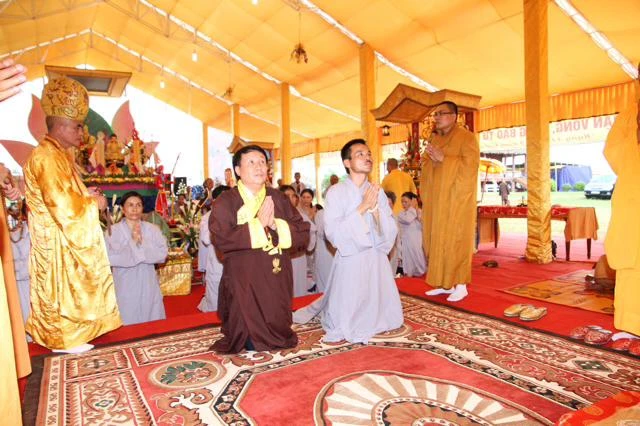 Cầu siêu anh hùng liệt sĩ tại sông Hiền Lương ảnh 4 qtri4.jpg