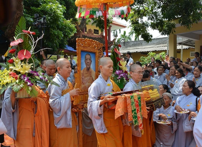 Cung tống kim quan cố NT.TN.Diệu Hạnh nhập tháp ảnh 6 qnam6.JPG