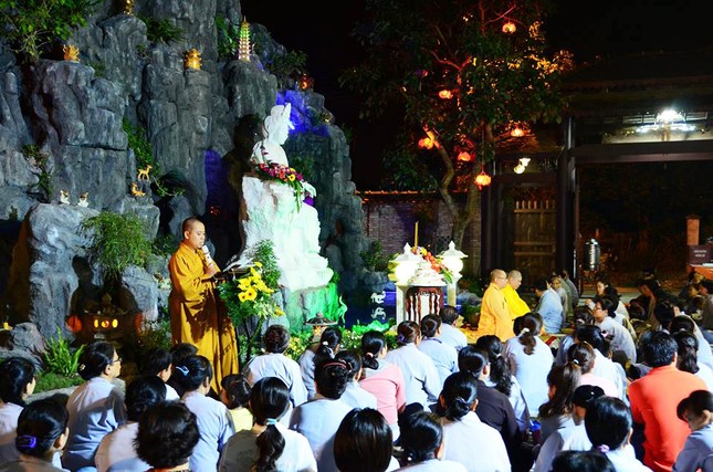 Hoa đăng kỷ niệm 3 năm thành lập tịnh viện Pháp Hạnh ảnh 1 phap hanh03.jpg