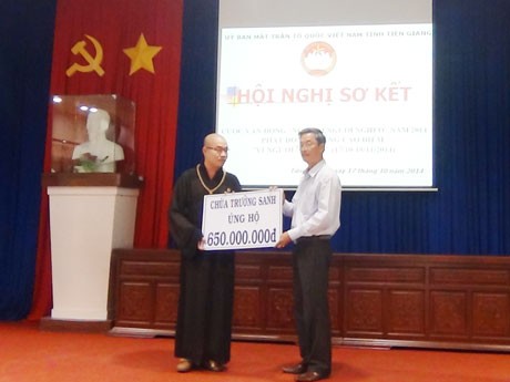 Chùa Trường Sanh trao 650 triệu đồng “Vì người nghèo” ảnh 1 tien giang.jpg