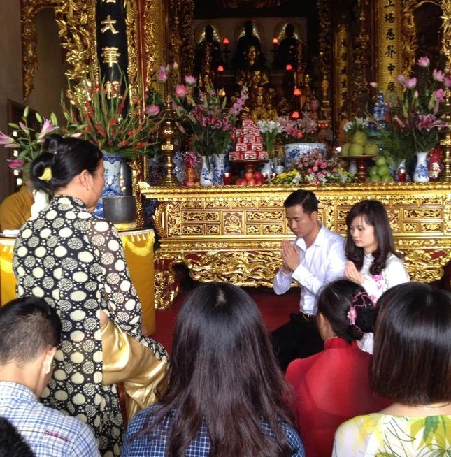 anh tao sach.jpg
