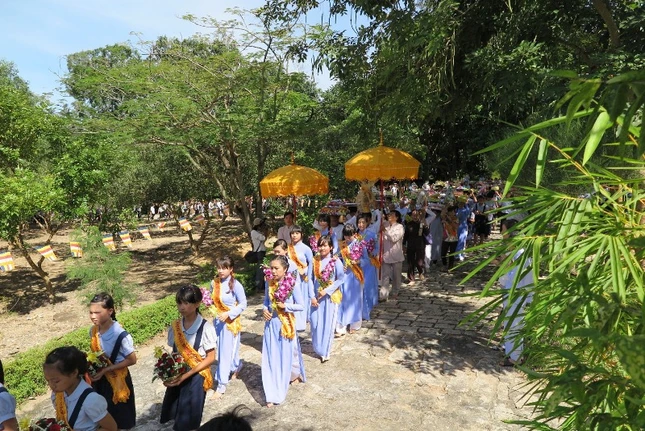 Lễ dâng y tại rừng thiền Viên Không, chùa Tam Bảo ảnh 1 br06.jpg