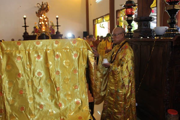 Lễ nhập kim quan cố Trưởng lão HT.Thích Viên Minh ảnh 7 letanghtvienminh-18_jpg.jpg