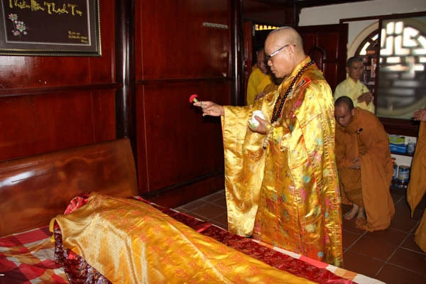 Lễ nhập kim quan cố Trưởng lão HT.Thích Viên Minh ảnh 8 letanghtvienminh-21_jpg.jpg