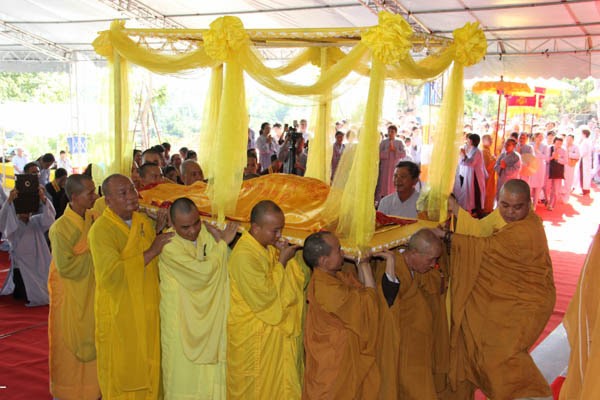 Lễ nhập kim quan cố Trưởng lão HT.Thích Viên Minh ảnh 13 letanghtvienminh-32_jpg.jpg