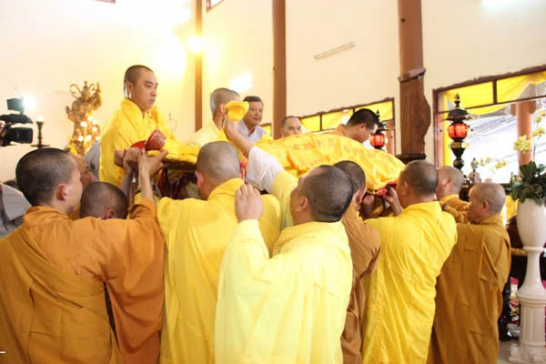 Lễ nhập kim quan cố Trưởng lão HT.Thích Viên Minh ảnh 15 letanghtvienminh-34_jpg.jpg